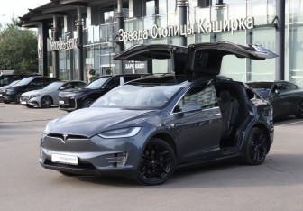 Подержанный автомобиль Tesla Model X 2018 года (26 фото)