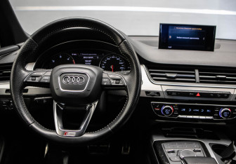 Подержанный автомобиль Audi Q7 2019 года (15 фото)