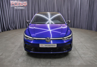 Подержанный автомобиль Volkswagen Golf Hatchback 2020 года (2 фото)