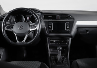 Подержанный автомобиль Volkswagen Tiguan 2021 года (12 фото)