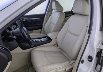 Подержанный автомобиль Infiniti Q50 2014 года (20 фото)