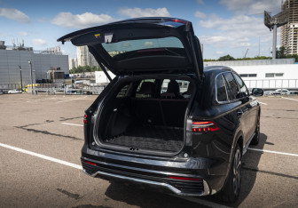 Подержанный автомобиль Geely Monjaro 2023 года (28 фото)