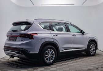 Подержанный автомобиль Hyundai Santa Fe 2022 года (5 фото)