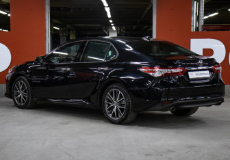 Подержанный автомобиль Toyota Camry Sedan 2023 года (7 фото)