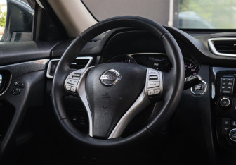Подержанный автомобиль Nissan X-Trail 2015 года (11 фото)