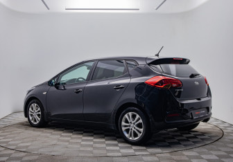 Подержанный автомобиль Kia Ceed Hatchback 2015 года (7 фото)