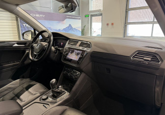 Подержанный автомобиль Volkswagen Tiguan 2019 года (10 фото)