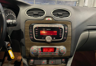 Подержанный автомобиль Ford Focus Sedan 2008 года (16 фото)