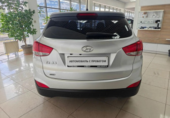 Подержанный автомобиль Hyundai ix35 2014 года (6 фото)