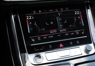 Подержанный автомобиль Audi Q7 2021 года (29 фото)