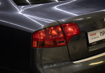 Подержанный автомобиль Audi A4 Sedan 2005 года (19 фото)