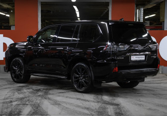 Подержанный автомобиль Lexus LX 2018 года (7 фото)