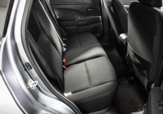 Подержанный автомобиль Mitsubishi ASX 2013 года (10 фото)