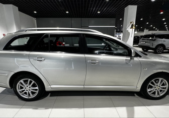Подержанный автомобиль Toyota Avensis Wagon 2006 года (6 фото)