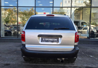 Подержанный автомобиль Dodge Caravan 2004 года (7 фото)