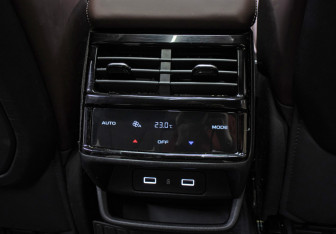 Подержанный автомобиль Geely Monjaro 2023 года (23 фото)