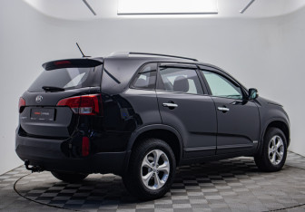 Подержанный автомобиль Kia Sorento 2017 года (5 фото)