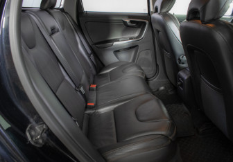 Подержанный автомобиль Volvo XC60 2010 года (9 фото)