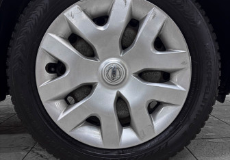 Подержанный автомобиль Nissan Juke 2013 года (17 фото)