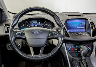 Подержанный автомобиль Ford Kuga 2017 года (22 фото)
