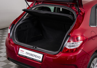Подержанный автомобиль Citroen C4 Hatchback 2011 года (14 фото)