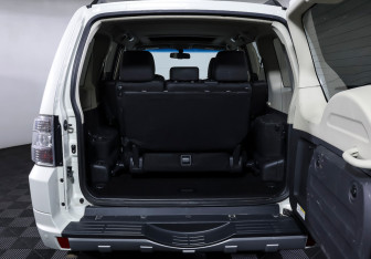 Подержанный автомобиль Mitsubishi Pajero 2021 года (10 фото)