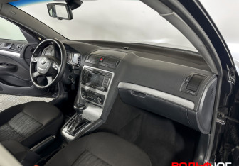 Подержанный автомобиль Skoda Octavia Liftback 2012 года (9 фото)