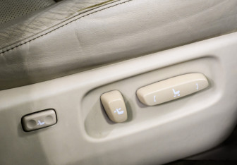 Подержанный автомобиль Lexus LX 2012 года (19 фото)