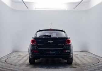 Подержанный автомобиль Chevrolet Cruze Hatchback 2012 года (6 фото)