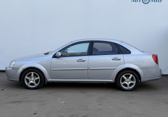 Подержанный автомобиль Chevrolet Lacetti Sedan 2008 года (8 фото)