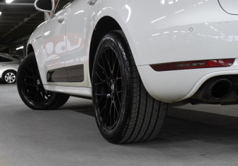 Подержанный автомобиль Porsche Macan 2017 года (25 фото)