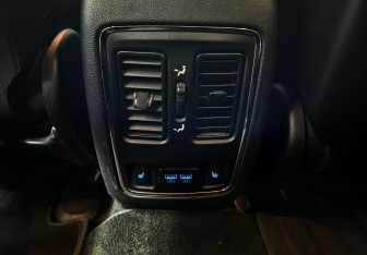 Подержанный автомобиль Jeep Grand Cherokee 2014 года (17 фото)