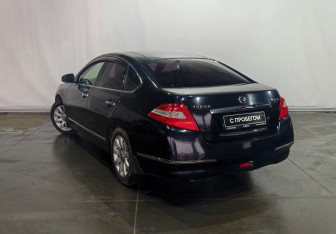 Подержанный автомобиль Nissan Teana 2010 года (7 фото)