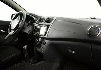 Подержанный автомобиль Renault Sandero 2014 года (5 фото)