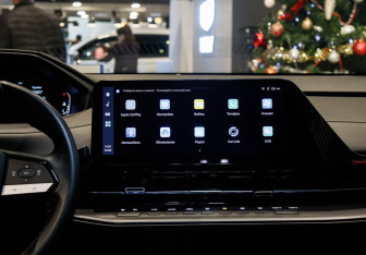 Подержанный автомобиль Changan UNI-S 2024 года (20 фото)