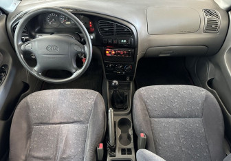Подержанный автомобиль Kia Spectra Sedan 2006 года (9 фото)