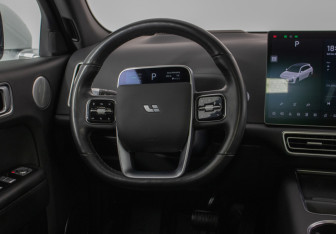 Подержанный автомобиль LiXiang L7 2023 года (15 фото)