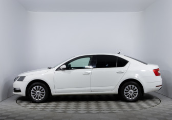 Подержанный автомобиль Skoda Octavia Liftback 2020 года (8 фото)
