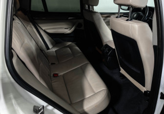 Подержанный автомобиль BMW X3 2011 года (14 фото)