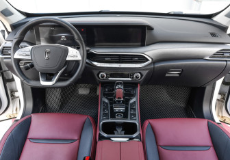 Подержанный автомобиль FAW Bestune T77 2023 года (13 фото)