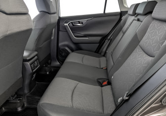 Подержанный автомобиль Toyota RAV4 2020 года (18 фото)