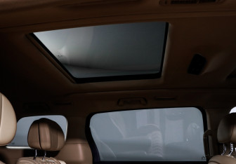 Подержанный автомобиль Voyah Dream 2023 года (17 фото)