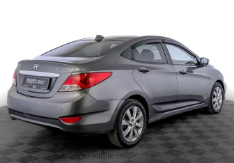 Подержанный автомобиль Hyundai Solaris Sedan 2012 года (5 фото)