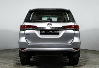 Подержанный автомобиль Toyota Fortuner 2017 года (4 фото)