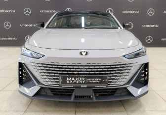 Подержанный автомобиль Changan UNI-V 2023 года (2 фото)