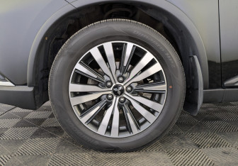 Подержанный автомобиль Mitsubishi Outlander 2020 года (12 фото)