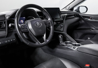 Подержанный автомобиль Toyota Camry Sedan 2021 года (14 фото)