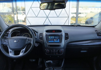 Подержанный автомобиль Kia Sorento 2014 года (11 фото)