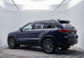 Подержанный автомобиль Jeep Grand Cherokee 2017 года (7 фото)