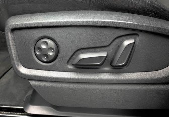 Подержанный автомобиль Audi SQ5 2019 года (30 фото)